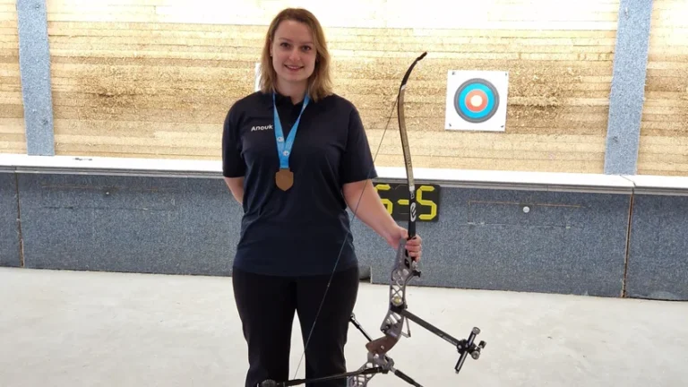 Anouk Croonen wint brons op Nederlandse Bondskampioenschappen Handboogschieten